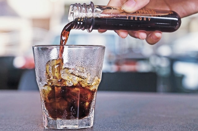 Infused Water dari Biji Kopi: Sensasi Minum Cold Brew Tanpa Diseduh!